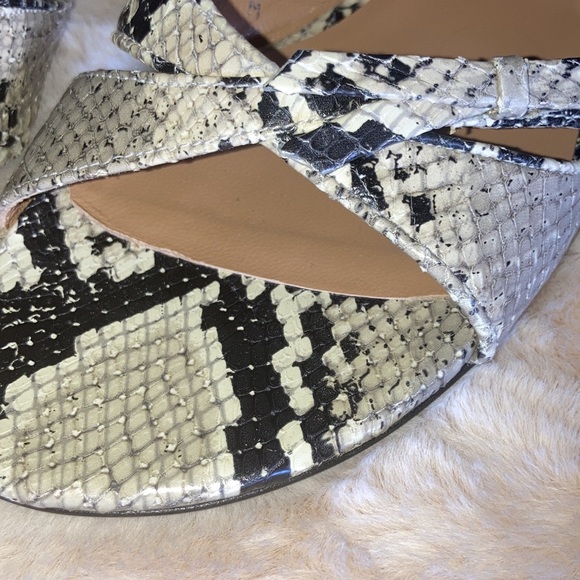 Stuart Weitzman python kitten heels size 10M - Picture 6 of 6